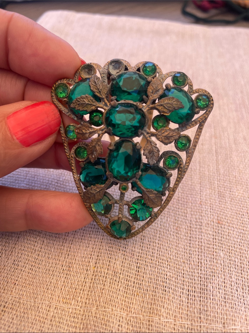 Vintage Emerald Green Rhinestone Shield Brooch - Picture 3 of 7
